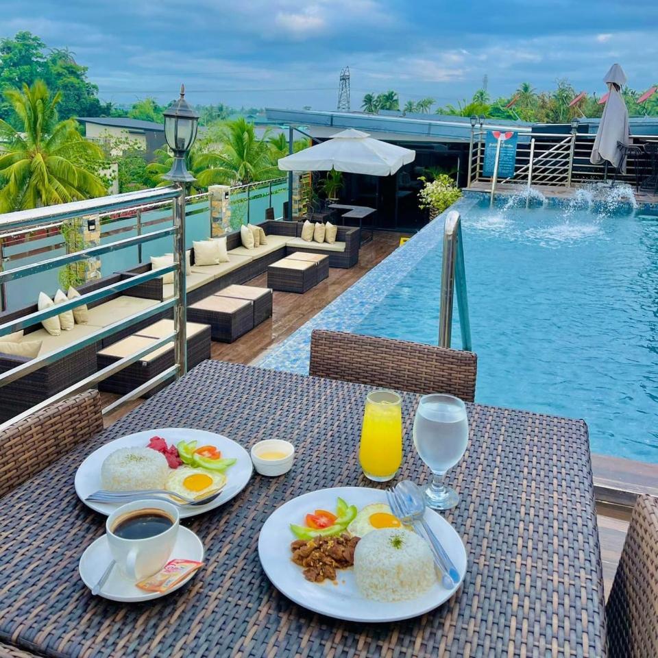 Shine Boutique Hotel Tagum Esterno foto