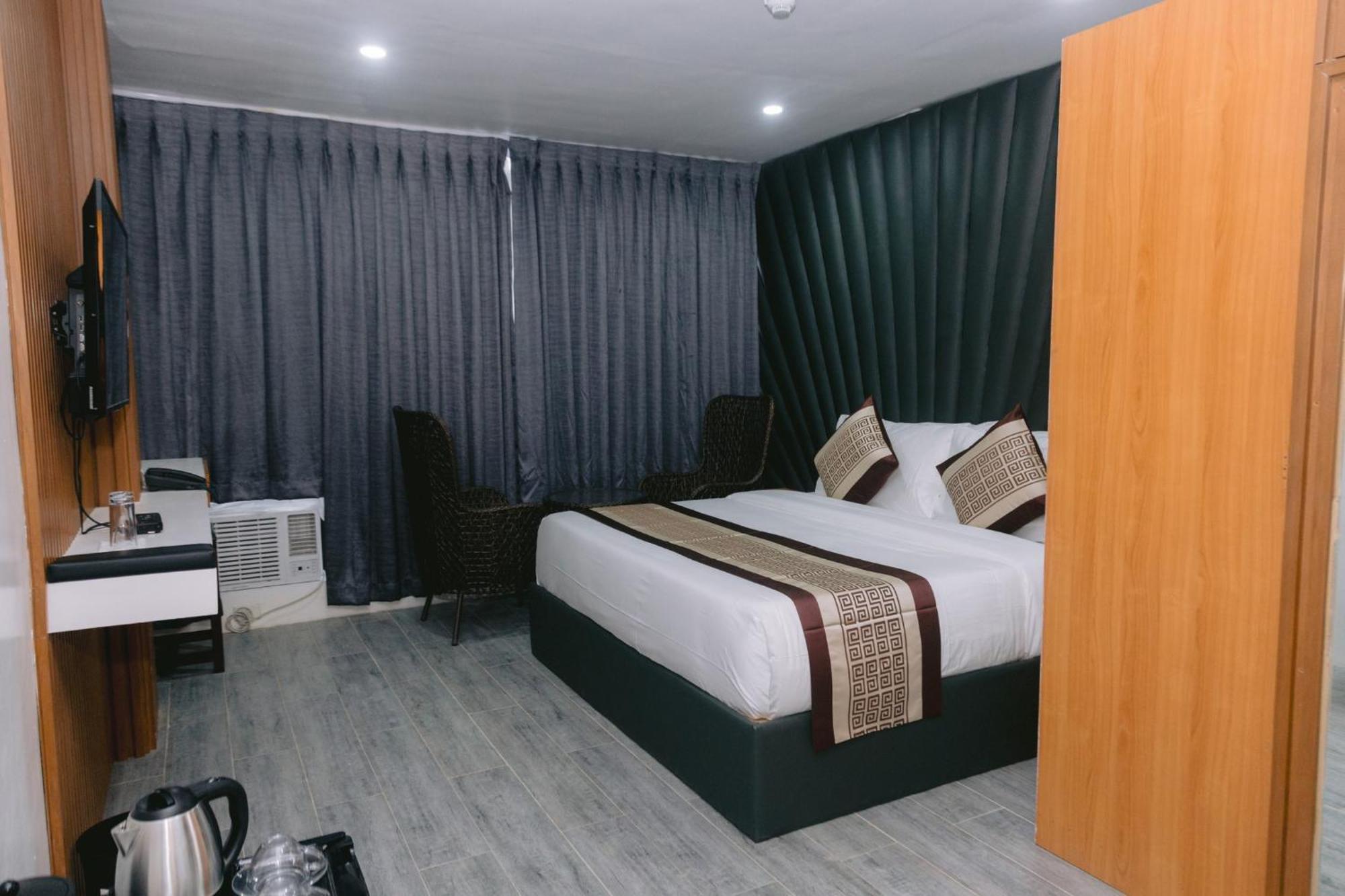 Shine Boutique Hotel Tagum Esterno foto